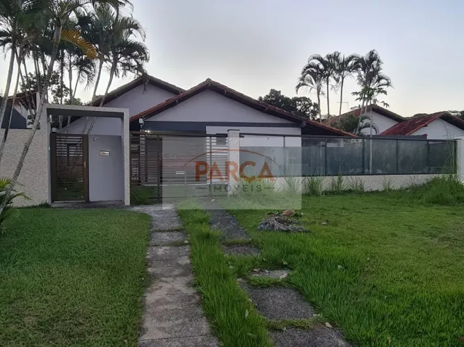 Casa à Venda em Coqueiral - 4 Dormitórios e 260m² por R$1.399.000