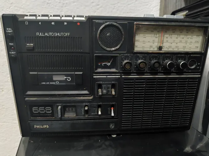 Rádio gravador Phillips 668