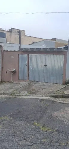 Aluga-se casa de 2 cômodos