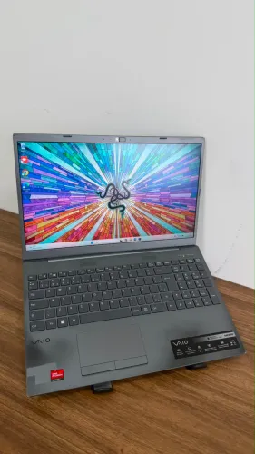 Notebook VAIO Ryzen 7 5700U, 8GB RAM, SSD NVMe e Tela Full HD
