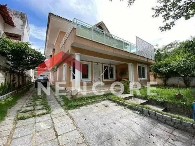 Casa em Rua das Rosas - Itacoatiara - Niterói/RJ