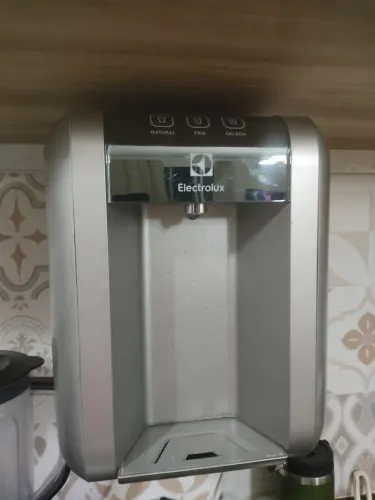 Purificador de Água Electrolux PE11X com defeito