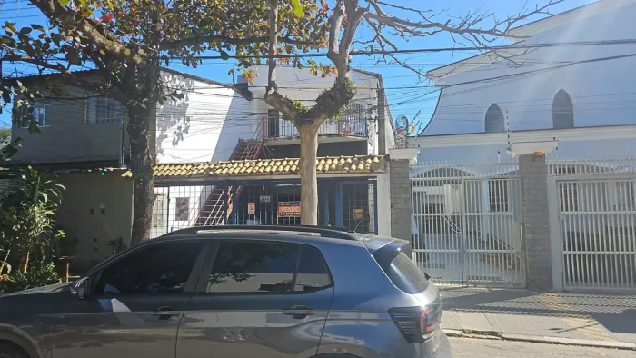 Alugo casa residencial terrea excelente localização