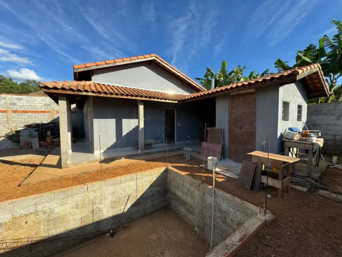 Casa para Venda em Mairinque, 2 dormitórios, 2 banheiros, 2 vagas
