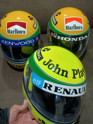 Coleção capacetes Senna