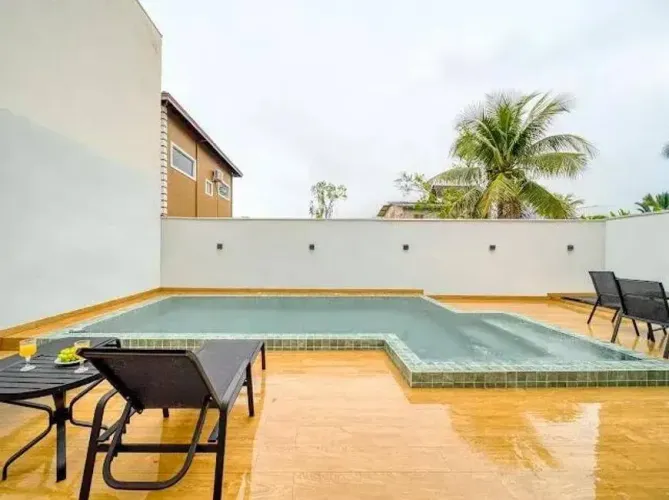 Casa à Venda em Condomínio na praia do Massaguaçu