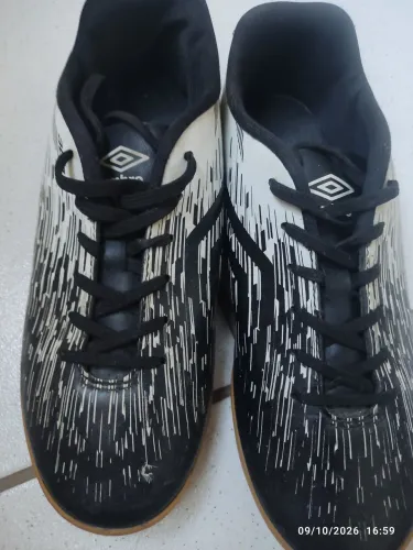 Chuteira de futsal umbro