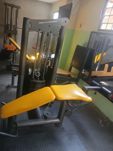 Vende-se academia completa