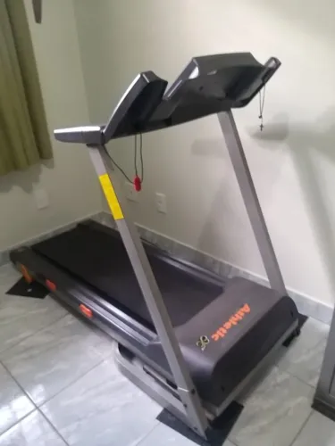 Esteira Ergométrica Athletic Advanced 520EE