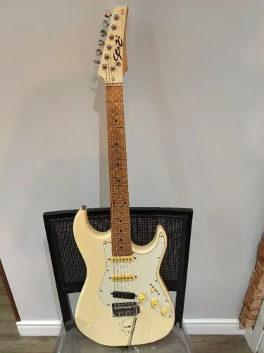 Guitarra Seizi Vision Stratocaster Regulada