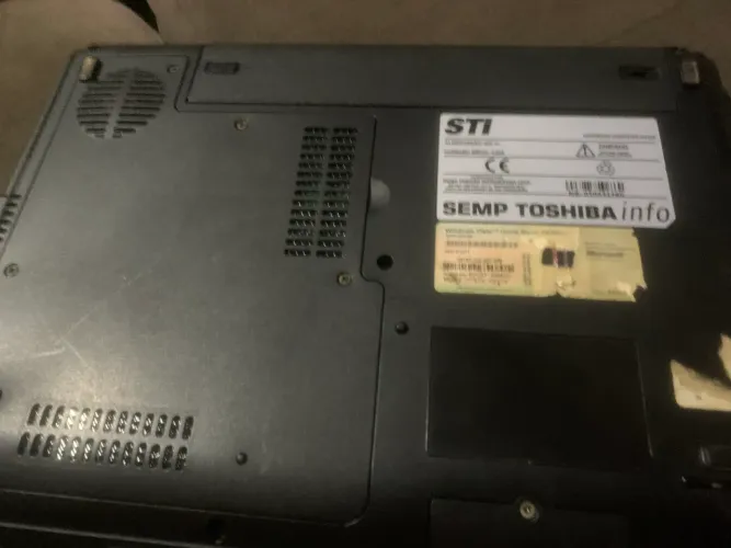 notebook da marca STI (Semp Toshiba), da linha Infinity Digital Tech