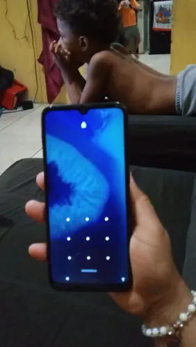 Motorola semi novo 400