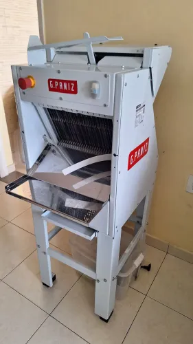 Fatiadora de pães 220v
