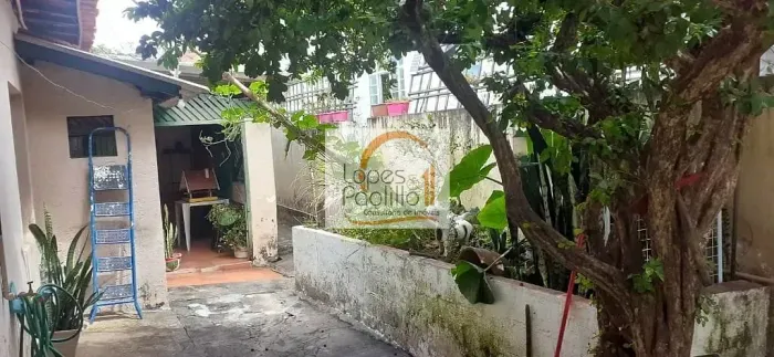 Boa casa em bairro tranquilo próximo da Av Lucas, perto de padaria e mercadinho.