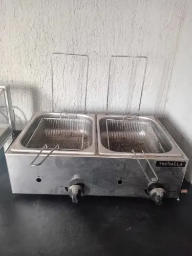 Fritadeira e estufa salgados
