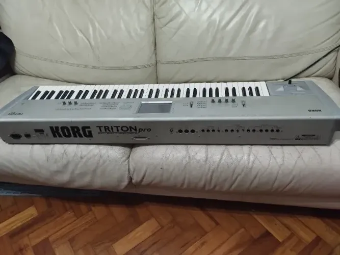Teclado Korg Triton 76 Pro