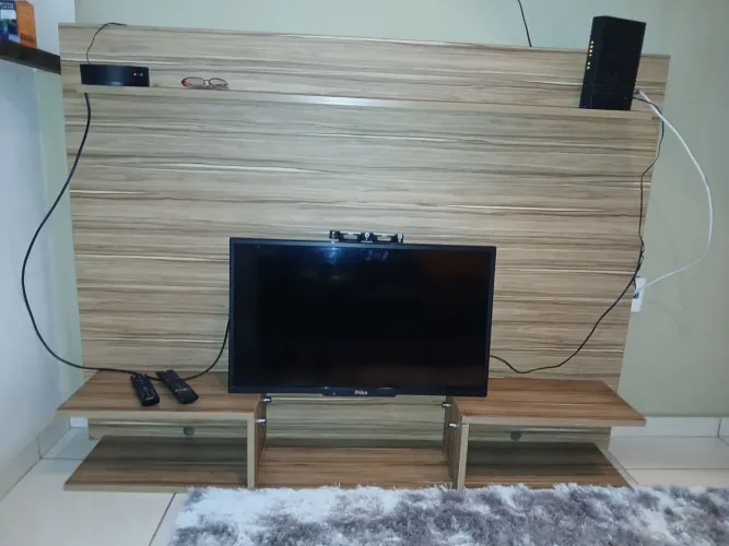 Painel para TV com Bancada - Excelente Estado.