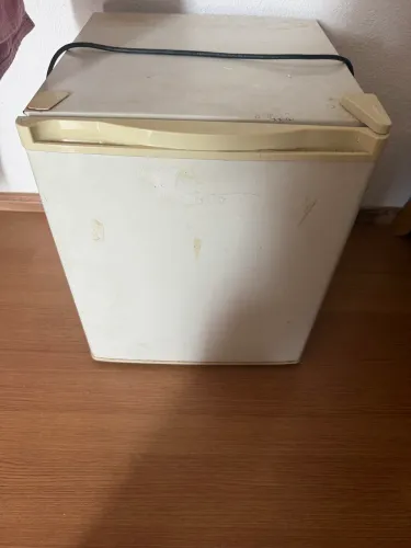 Vendo frigobar , parou de funcionar não tenho interesse em consertar !