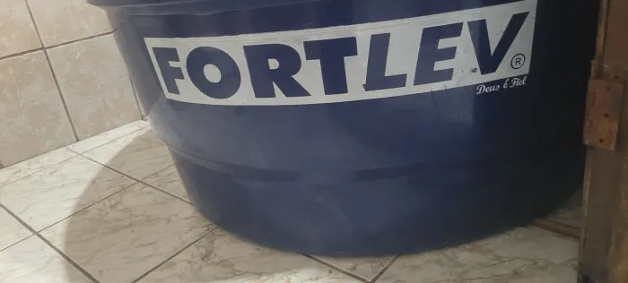 Tanque 500 litros bem conservado.