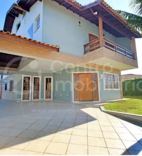 Casa em Peruíbe Pé na Areia; 6 suítes; Piscina; Casa 360 m2; Terreno 350 m2