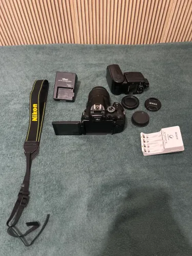 CAMERA NIKON D5200 + flash SB 700 + LENTE 18-55MM + ALÇA 