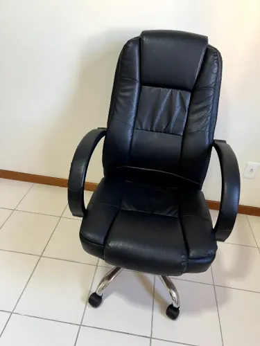 Cadeira de Escritório Preta Confortável