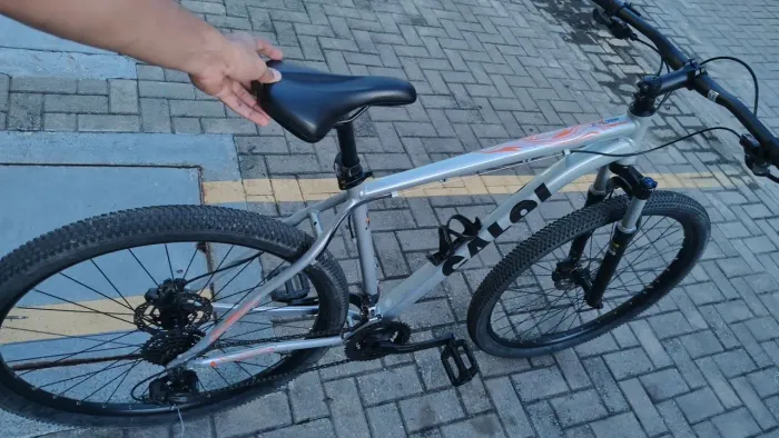 Bike Caloi Explorer Aro 29, 24 marchas, Freio a disco - BICICLETA NOVA