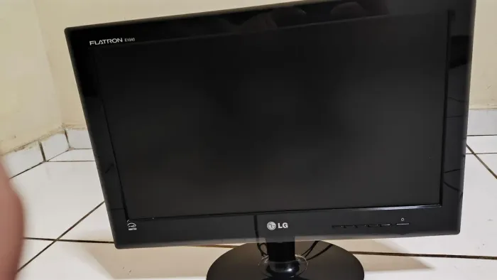 LG. Flatron E1940 - 18,5" LED / Widescreen