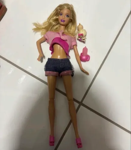 Barbie veterinária articulada