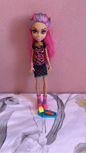 Howleen creepateria Monster High