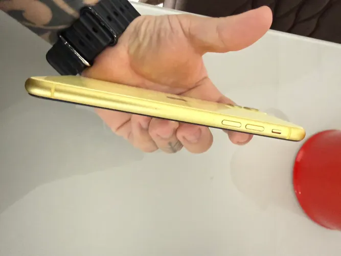 IPhone 11 256 GB - Amarelo / 100% Nível Bateria (zerado)