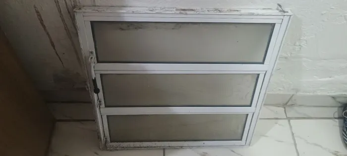Janela R$ 150 60x60