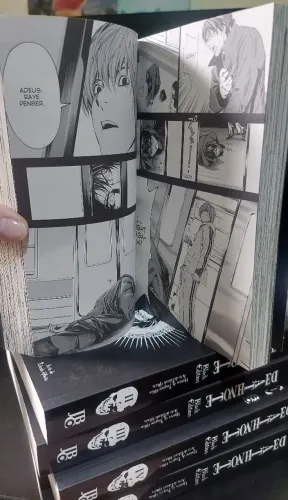 MANGÁ DEATH NOTE (5 LIVROS)