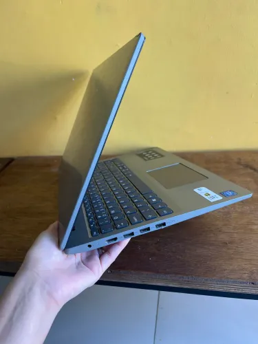 Notebook semi novo, em ótimo estado. 