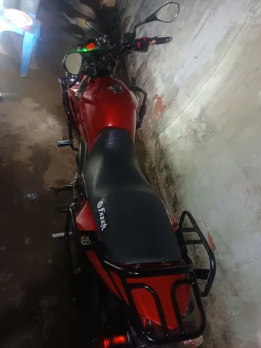 Moto em otimo estado
