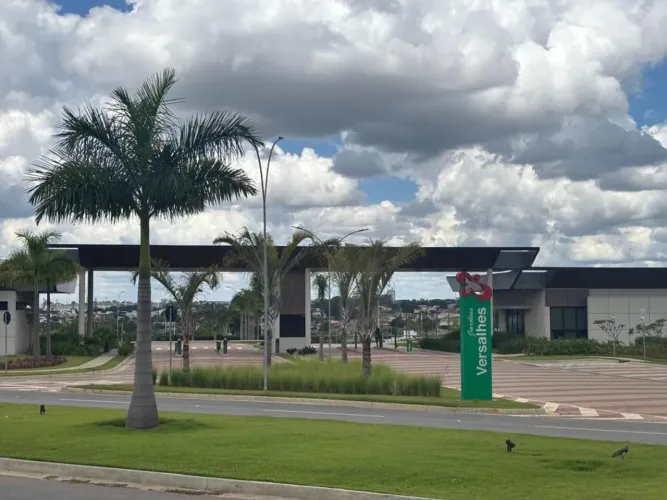 Lote - Jardins Versalhes - Aparecida de Goiânia/GO