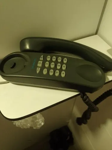 Telefone com fio Siemens modelo 803S de cor preta.
