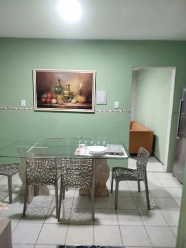 Meda de granito e vidro medindo 2m por 1m