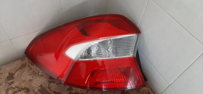Lanterna ford ka sedan imperdivel !!!