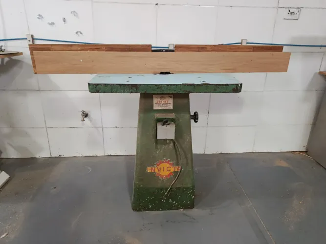 Tupia invicta de mesa 70 x70 ferro fundido<br><br>Motor 3 CV trifásico