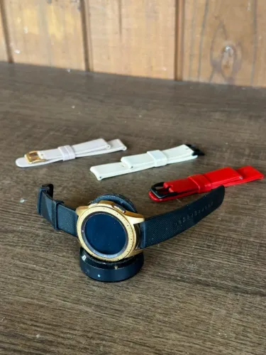 Samsung Galaxy Watch SM-R810 Gold + 3 Pulseiras Extras