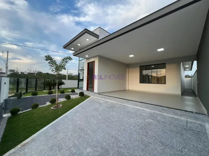 Casa 3 quartos (1 suíte) em Forquilhas - São José