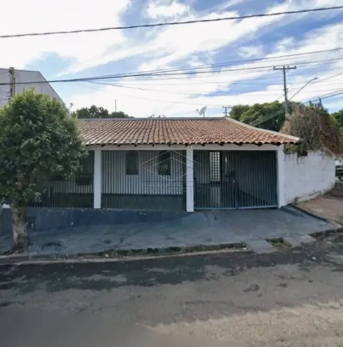 CASA AMPLA COM 2 DORMITÓRIOS EM EXCELENTE LOCALIZAÇÃO