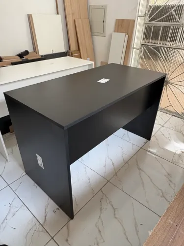 Mesa de escritório 100% em MDF. Nova!