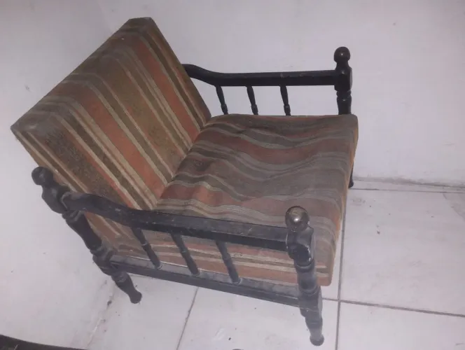 Poltrona madeira colonial 
