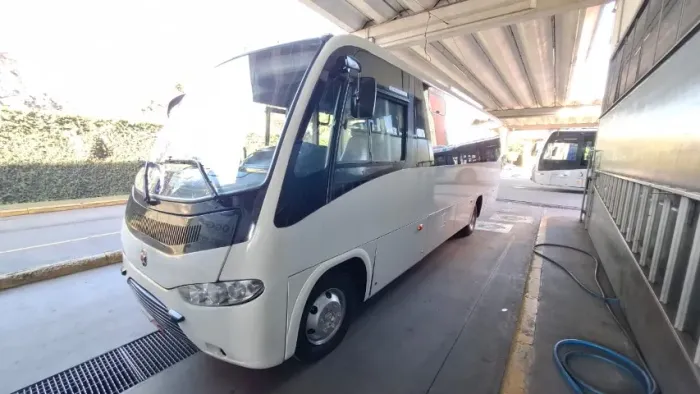 MICRO-ÔNIBUS MERCEDES-BENZ MARCOPOLO SENIOR G6 2011/2012 - AR-CONDICIONADO - 24 LUGARES