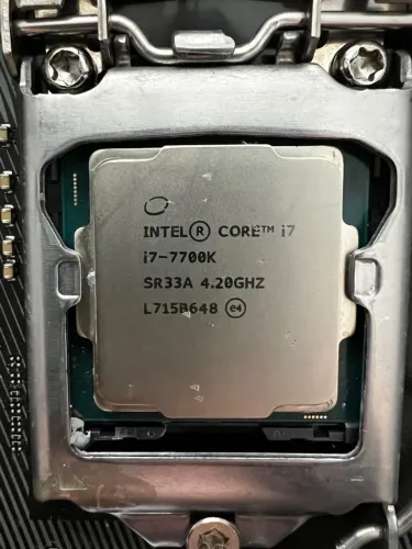 Kit Upgrade i7 7700K + Placa mãe + 16GB RAM 2666