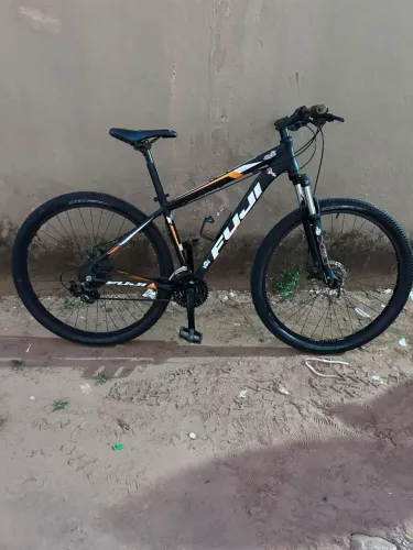 Bicicleta Aro 29 Semi Nova De Marcha Freio A Disco Só Pega E Ser Feliz 