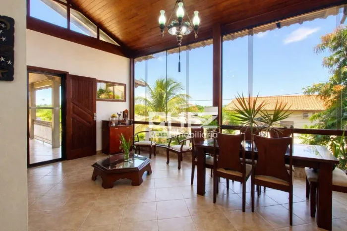 Belíssima casa com 4 Quartos - Aluguel e Venda