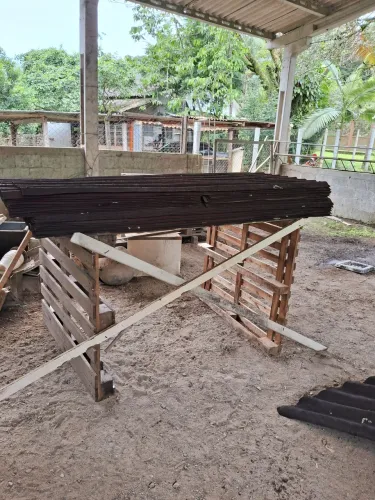 Telhas onduline em bom estado .